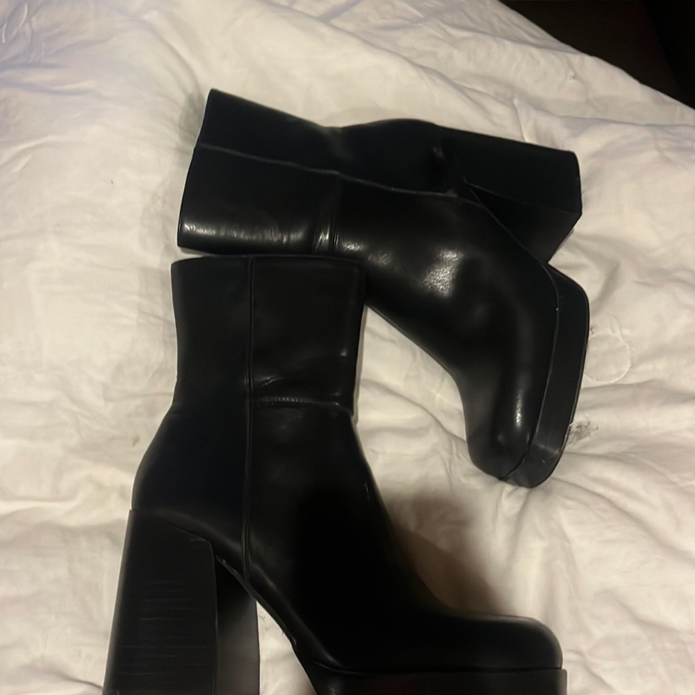 Steve Madden platform boots